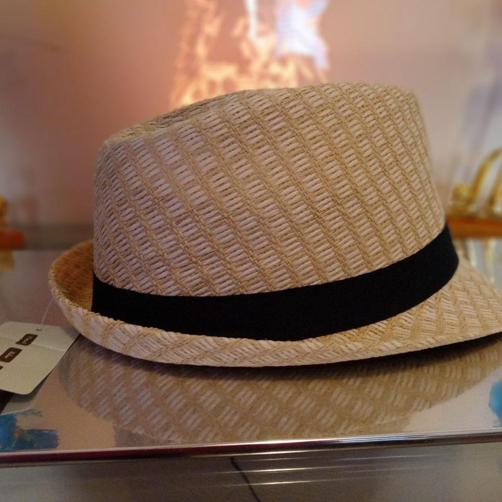 Fedora - Picture 2 of 3